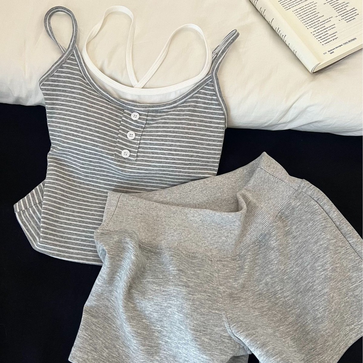 Lazy Simple Striped Padded Cam - đánh giá và giá Suspender Tank Top