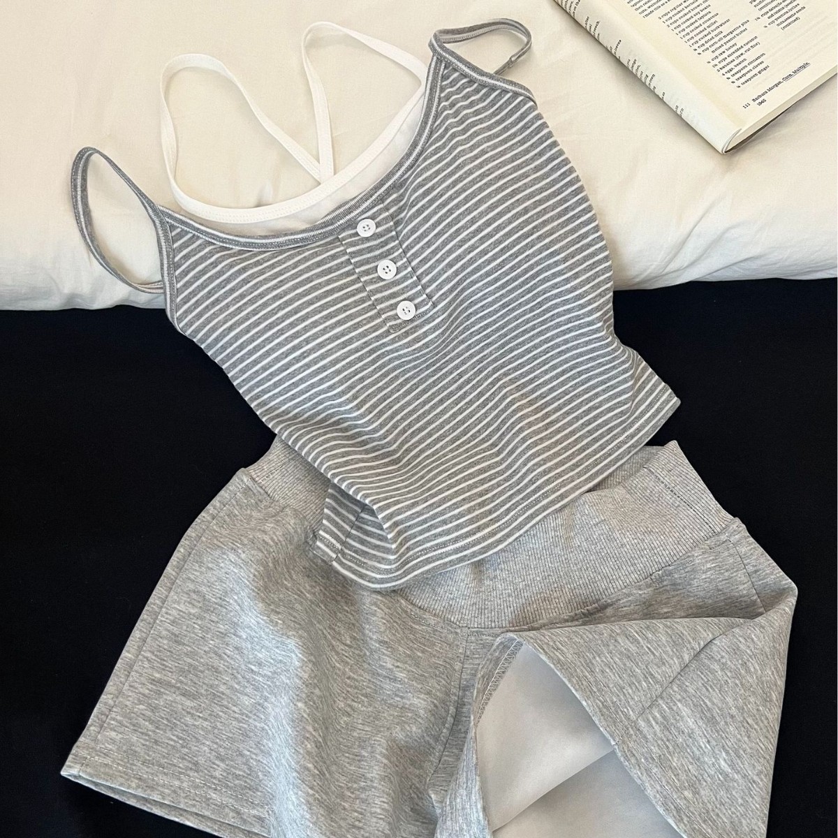 Lazy Simple Striped Padded Cam - đánh giá và giá Suspender Tank Top