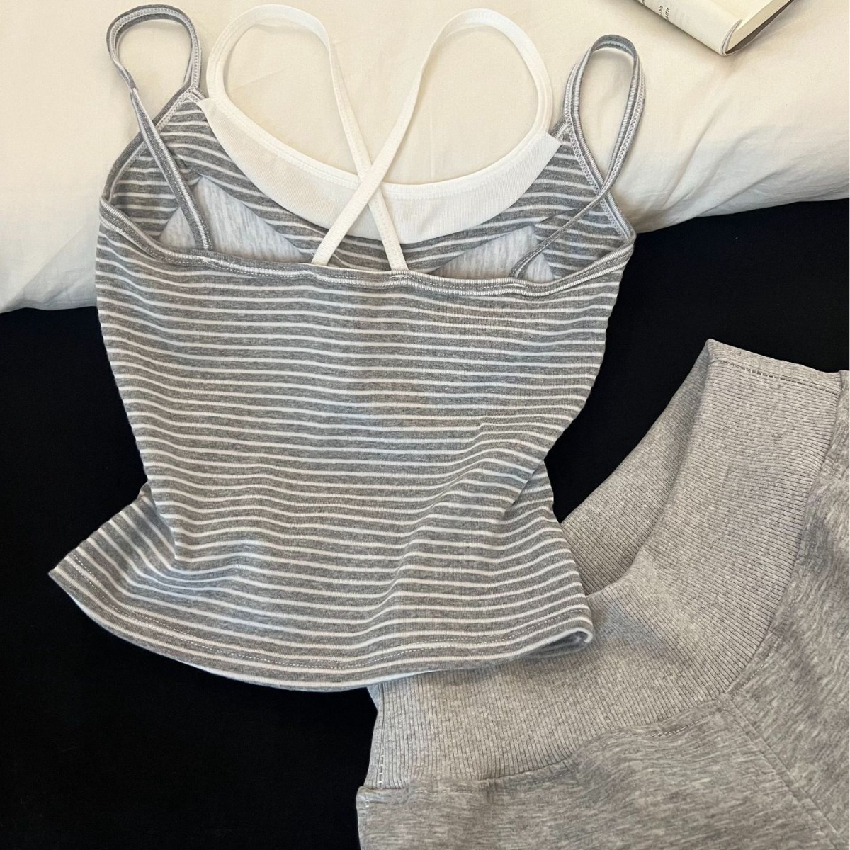 Lazy Simple Striped Padded Cam - đánh giá và giá Suspender Tank Top