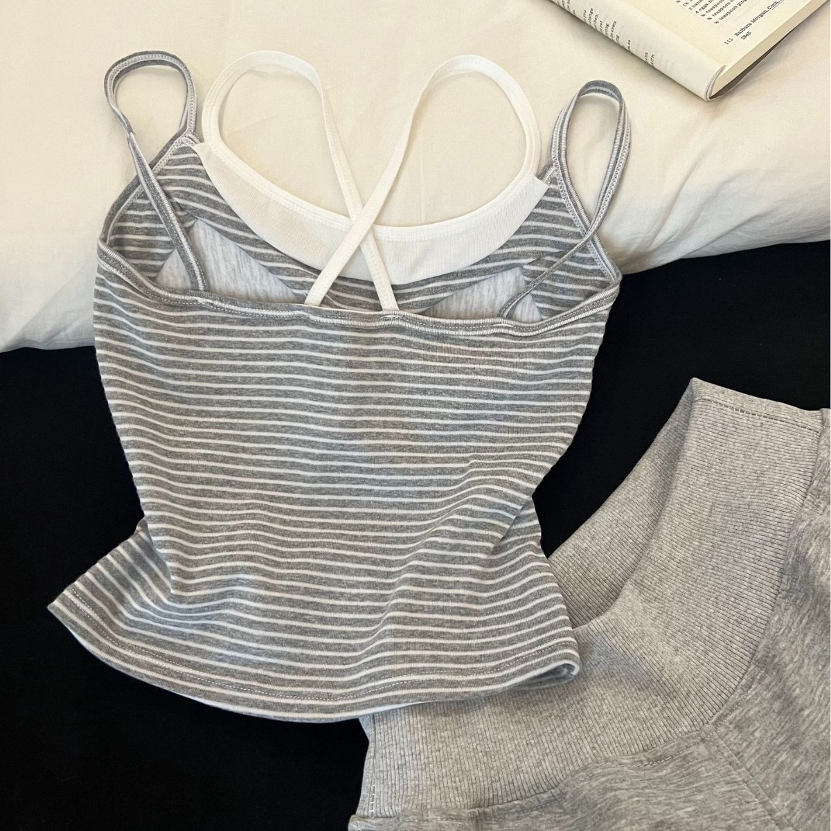 Lazy Simple Striped Padded Cam - đánh giá và giá Suspender Tank Top